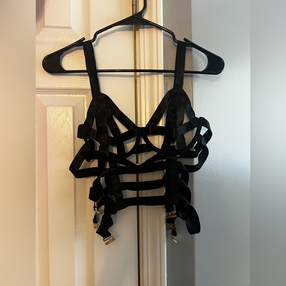 Hera Collection Black Strappy Top